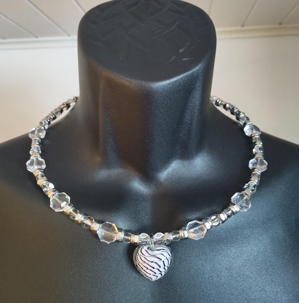 Encouragez local grâce à notre boutique en ligne gratuite pour les artisans du Québec tel que Designer Johanne Paquin. (Créations JP.) Bijoux. Zéro déchet.. Designer Johanne Paquin. (Créations JP.) Bijoux. Zéro déchet. est un artisan du Québec offrant des produits artisanaux québécois de qualité.